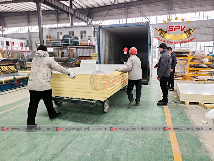 Cooler Truck SKD are Loading Into Container